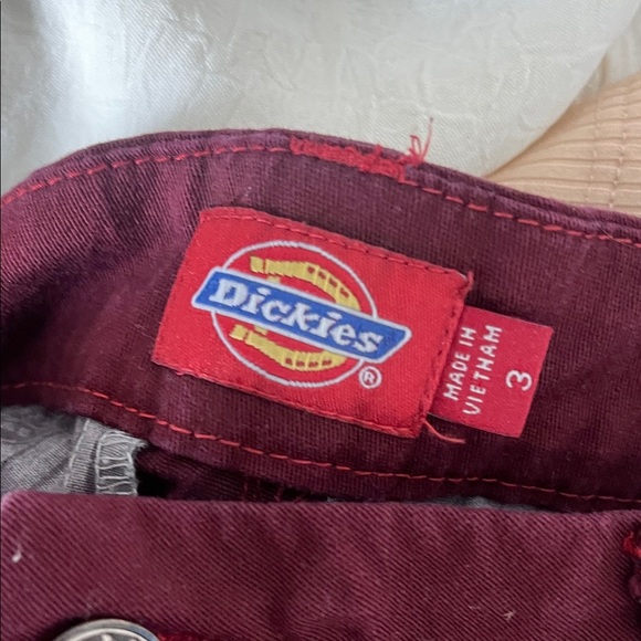 💙BOGO💙 Dickies Women's Dark Red Shorts Size 3 - Picture 5 of 5